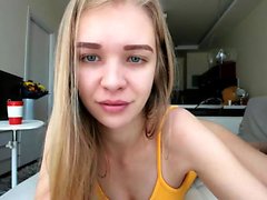 Blonde teen amateur gives up her butt
