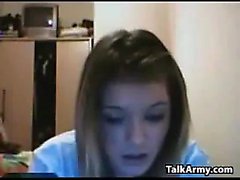 Teen Girl Flashes Her Tits And Pussy
